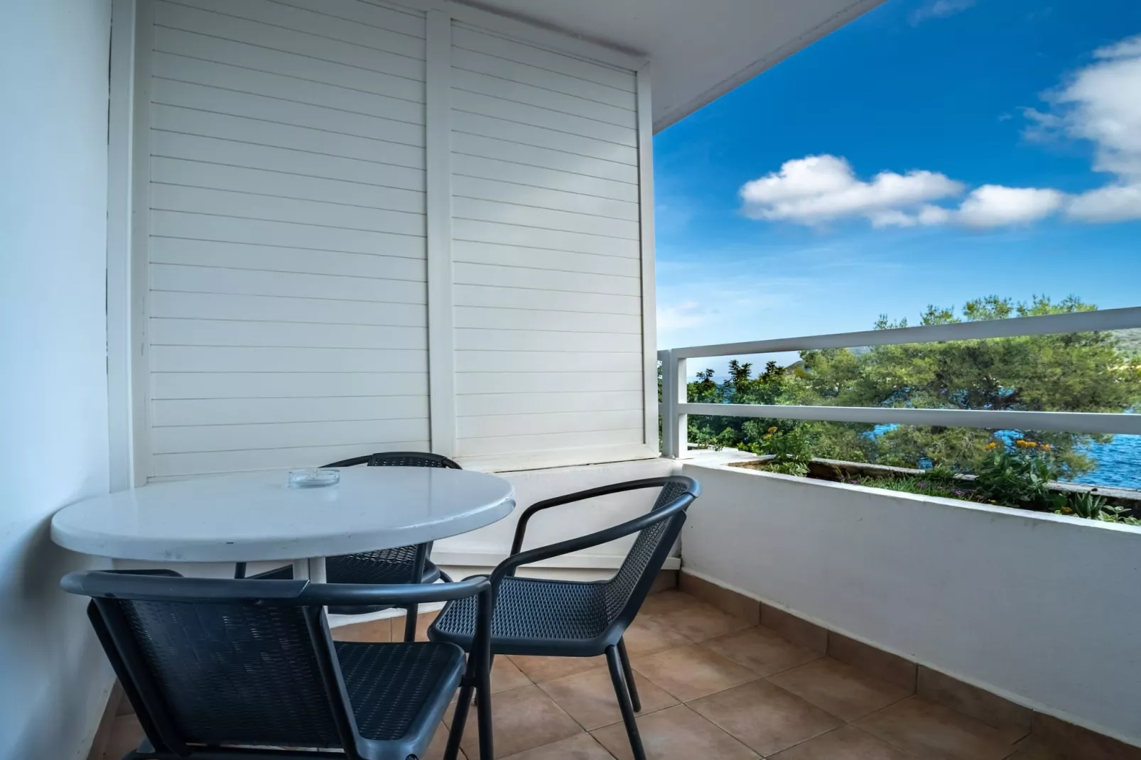 Hotel Issa - Quadruple Room Sea View-Terrasbalkon