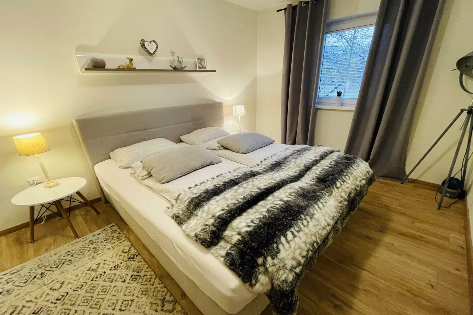 Rustic and Radiant Retreat Apartments with Terrace - Classic One Bedroom Apartment with Terrace (owner app 12)-Slaapkamer