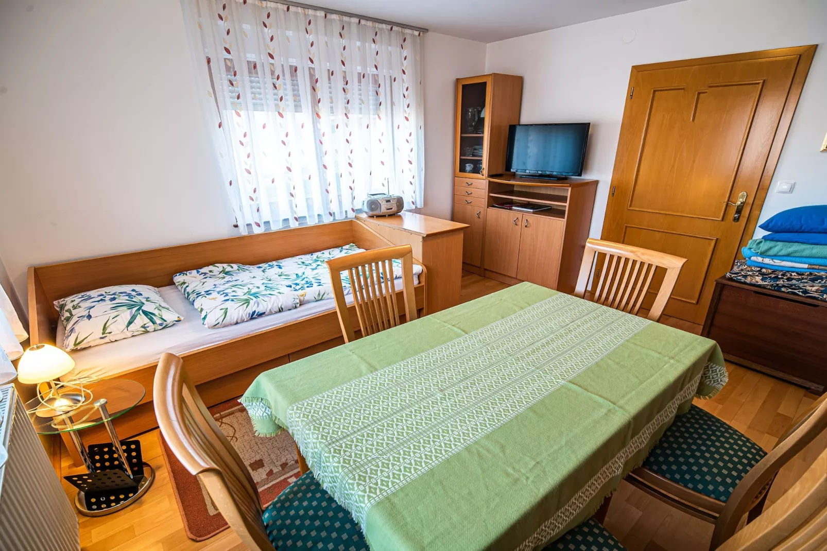 Relaxing Retreat with Hot Tub in Sevnica - Three Bedroom Apartment-Slaapkamer