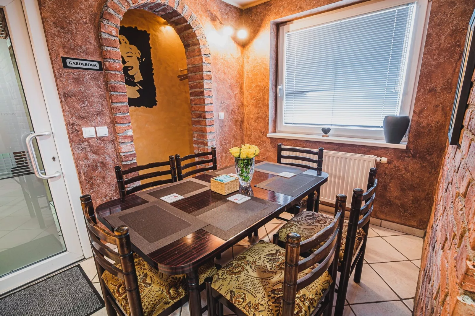 Elegant and Stylish Retreat Apartments with Terrace - Two Bedroom Apartment with Terrace-Eetkamer