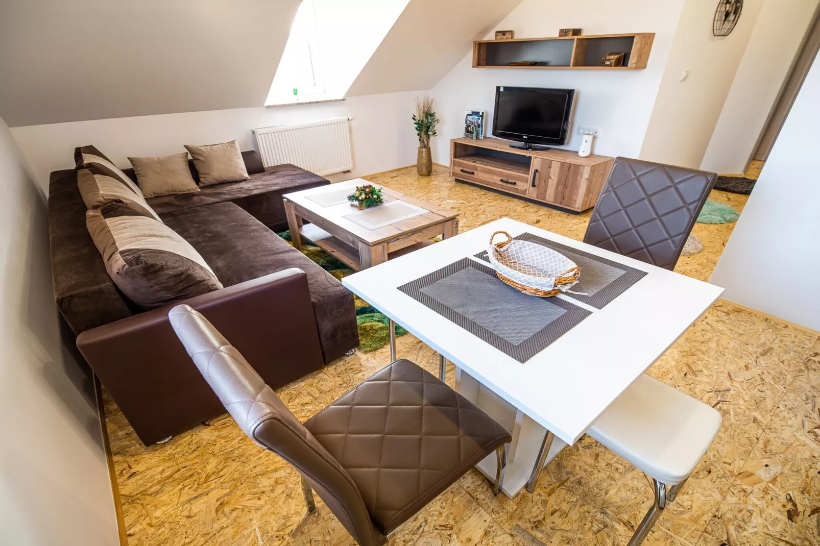 City Modern and Vibrant Apartments Ljubljana - Standard One Bedroom Apartment (owner A3)-Woonkamer