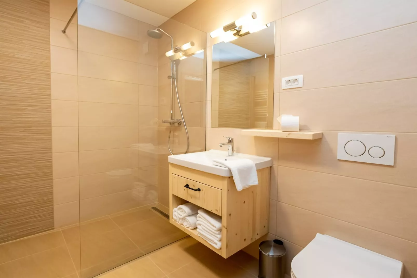 The Woodland Nook Apartments Bohinj - Standard Two Bedroom Apartment with Balcony (owner D)-Badkamer