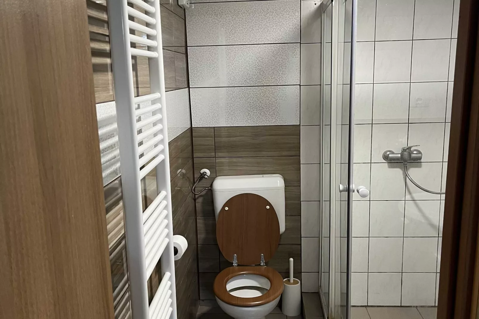 Meadow Tranquil Apartments with Evergreen Garden - One Bedroom Apartment-Badkamer