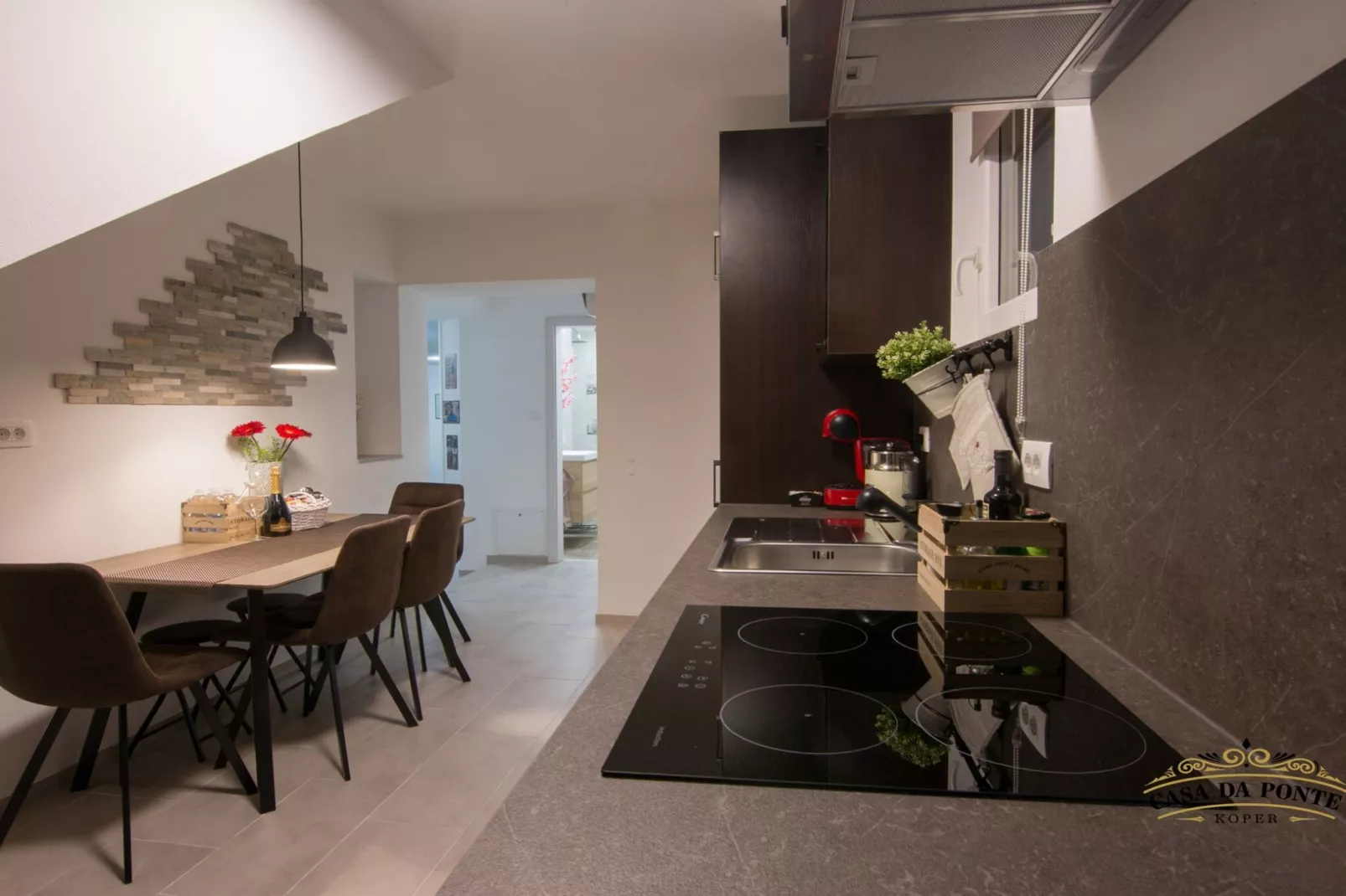 Downtown Koper Spacious Apartment with Balcony - Two Bedroom Apartment with Balcony-Keuken