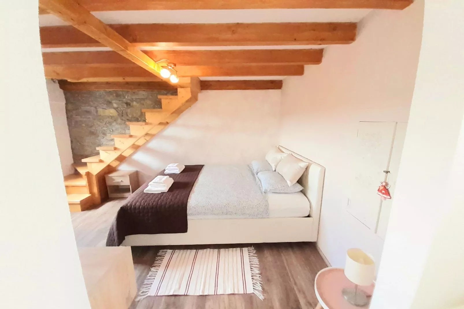 Secluded Authentic Apartment with Terrace - Studio Apartment with Terrace-Slaapkamer