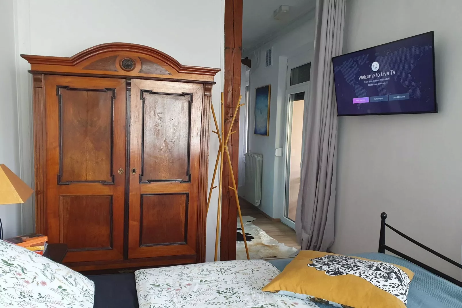 Bright and Sunny Apartment with Terrace - Two Bedroom Apartment with Terrace-Slaapkamer