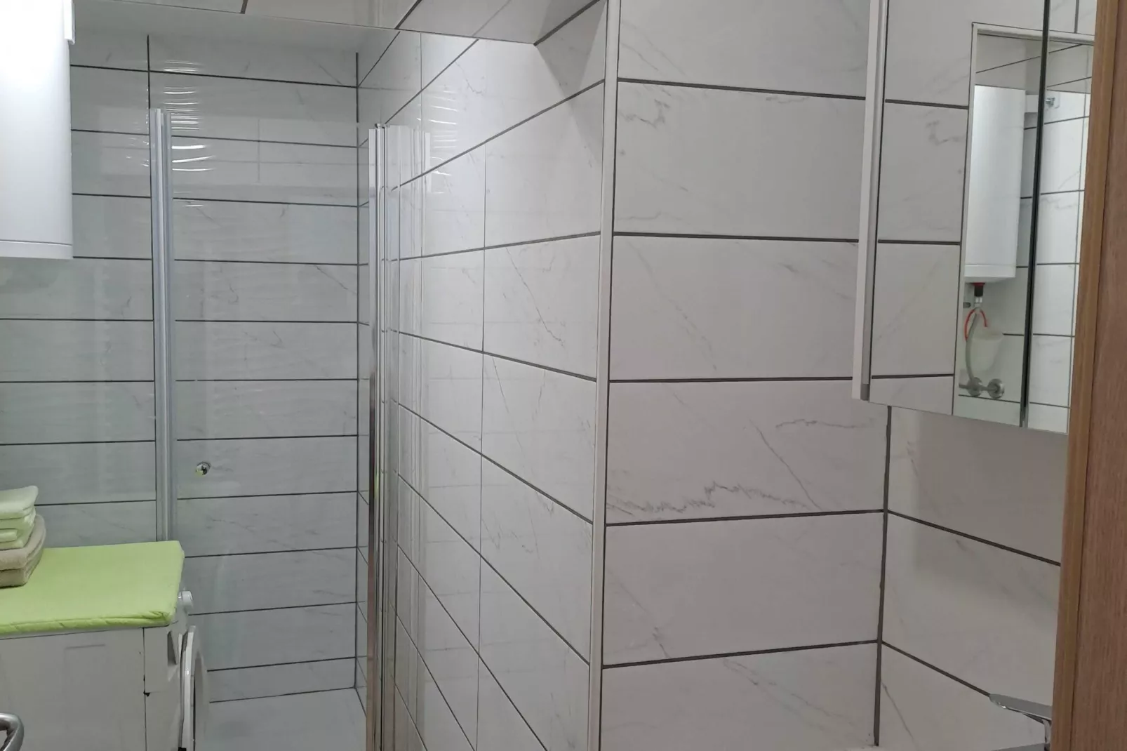 Modern Apartment with Terrace near Kranjska Gora Ski Slope - One Bedroom Apartment with Terrace-Badkamer