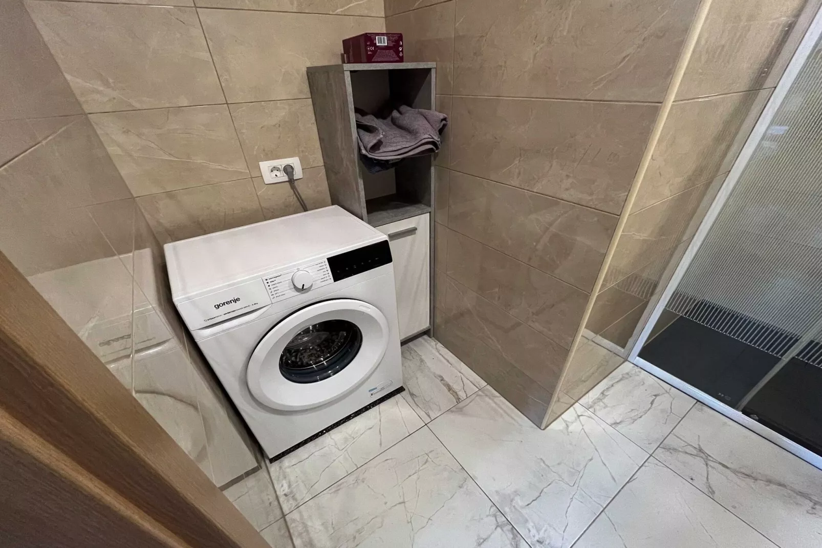 Delightful Cozy Riverside Apartment - One Bedroom Apartment with Terrace-Badkamer