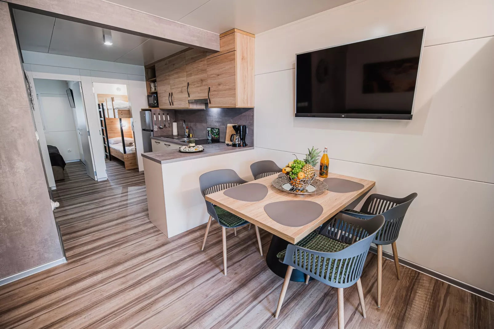 Lake Serenity Premium Mobile Homes with Thermal Riviera Tickets - Three Bedroom Mobile Home 15\/024-Keuken