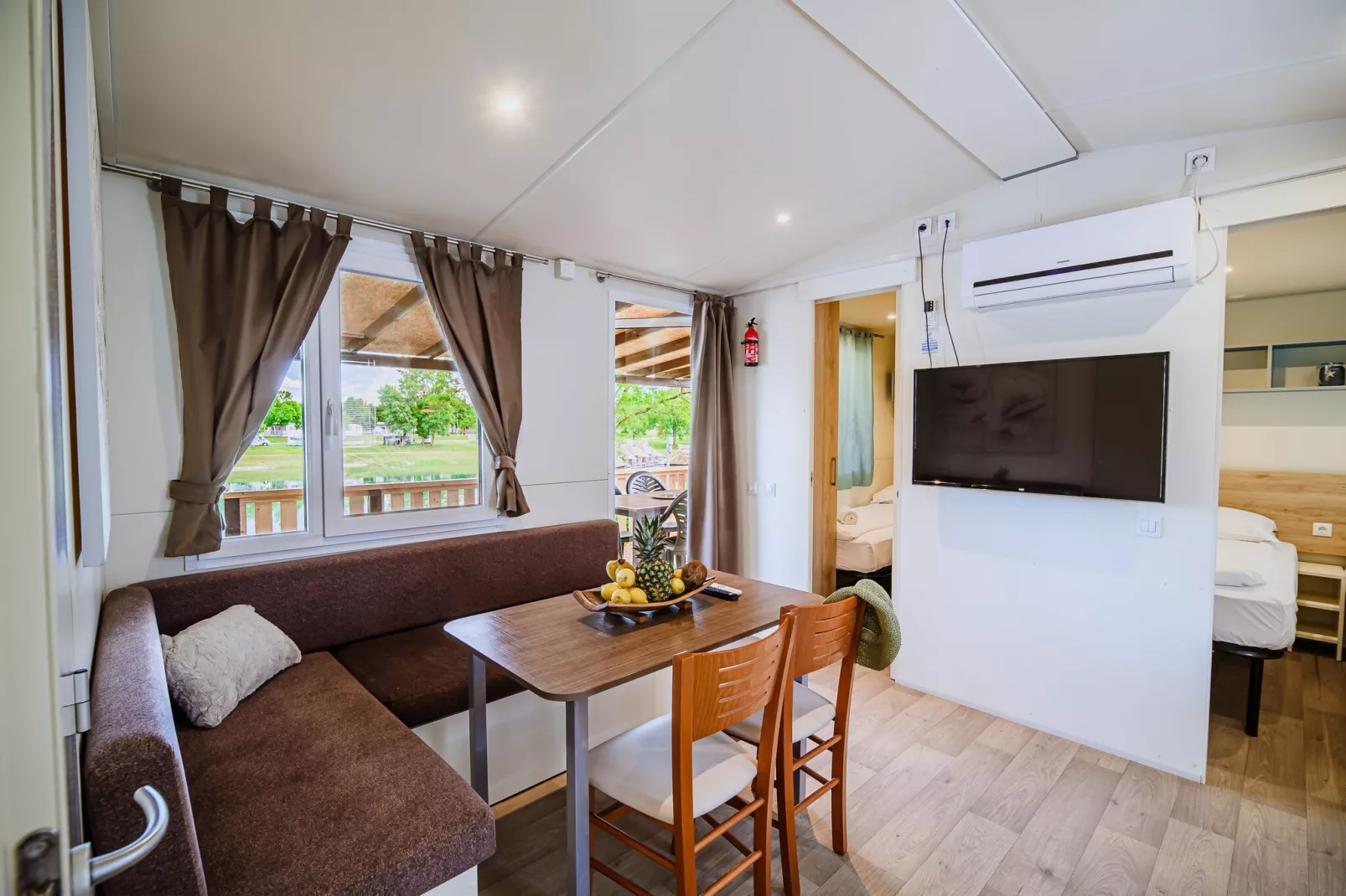 Waterside Retreat Mobile Homes with Thermal Riviera Tickets - Three Bedroom Mobile Home with Lake View  (owner 2)-Buitenlucht