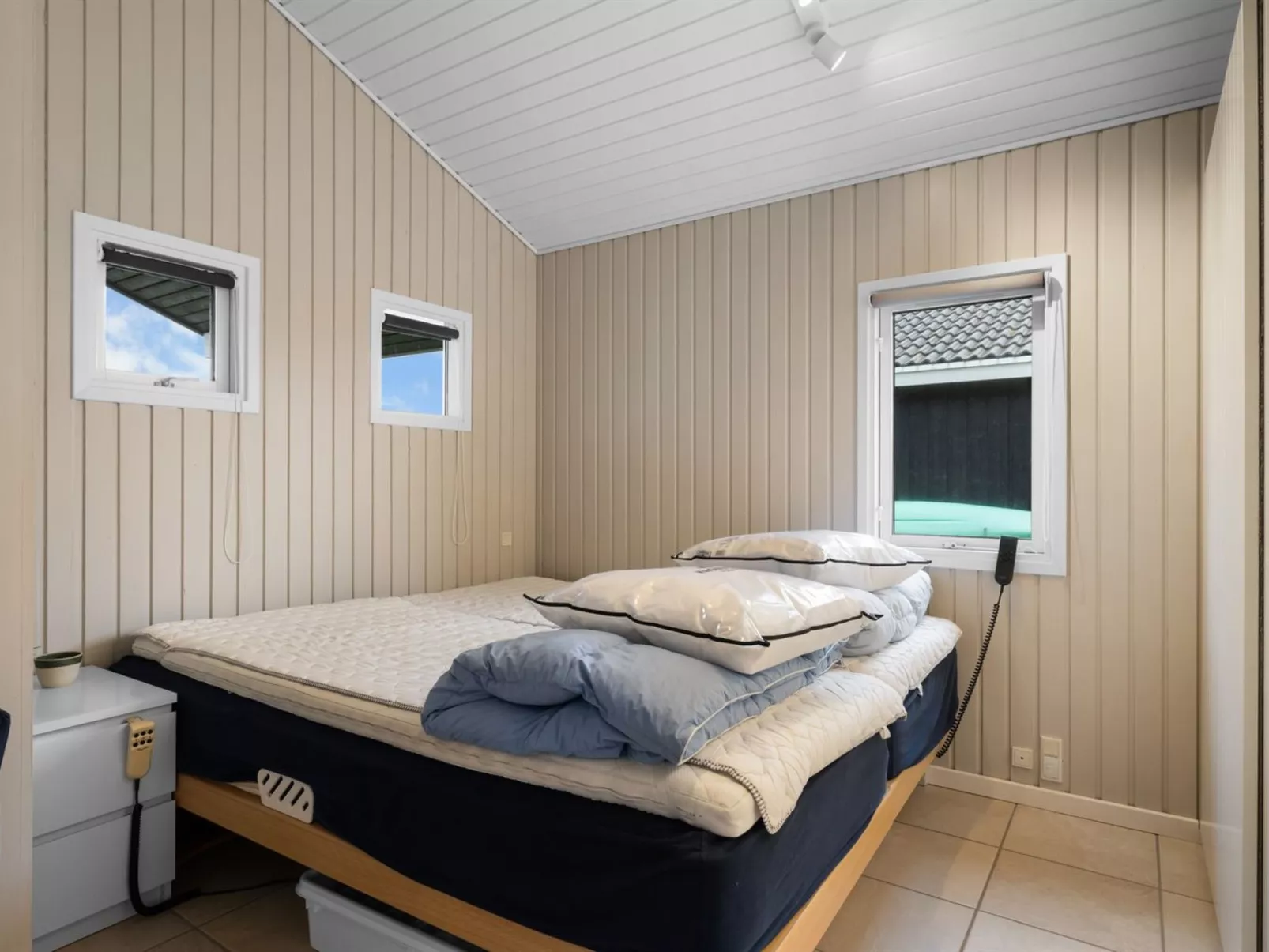 "Roya" - 100m from the sea-Binnen