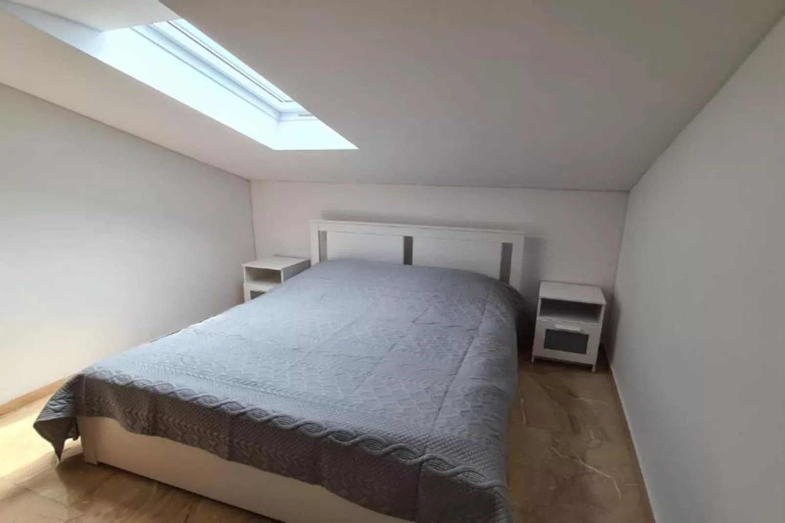 Apartment with One Bathroom-Slaapkamer