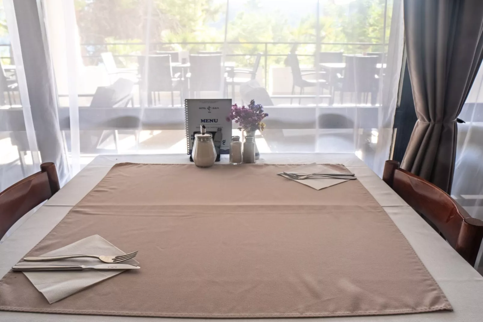 Hotel Issa - Double Room Sea View 6-Eetkamer