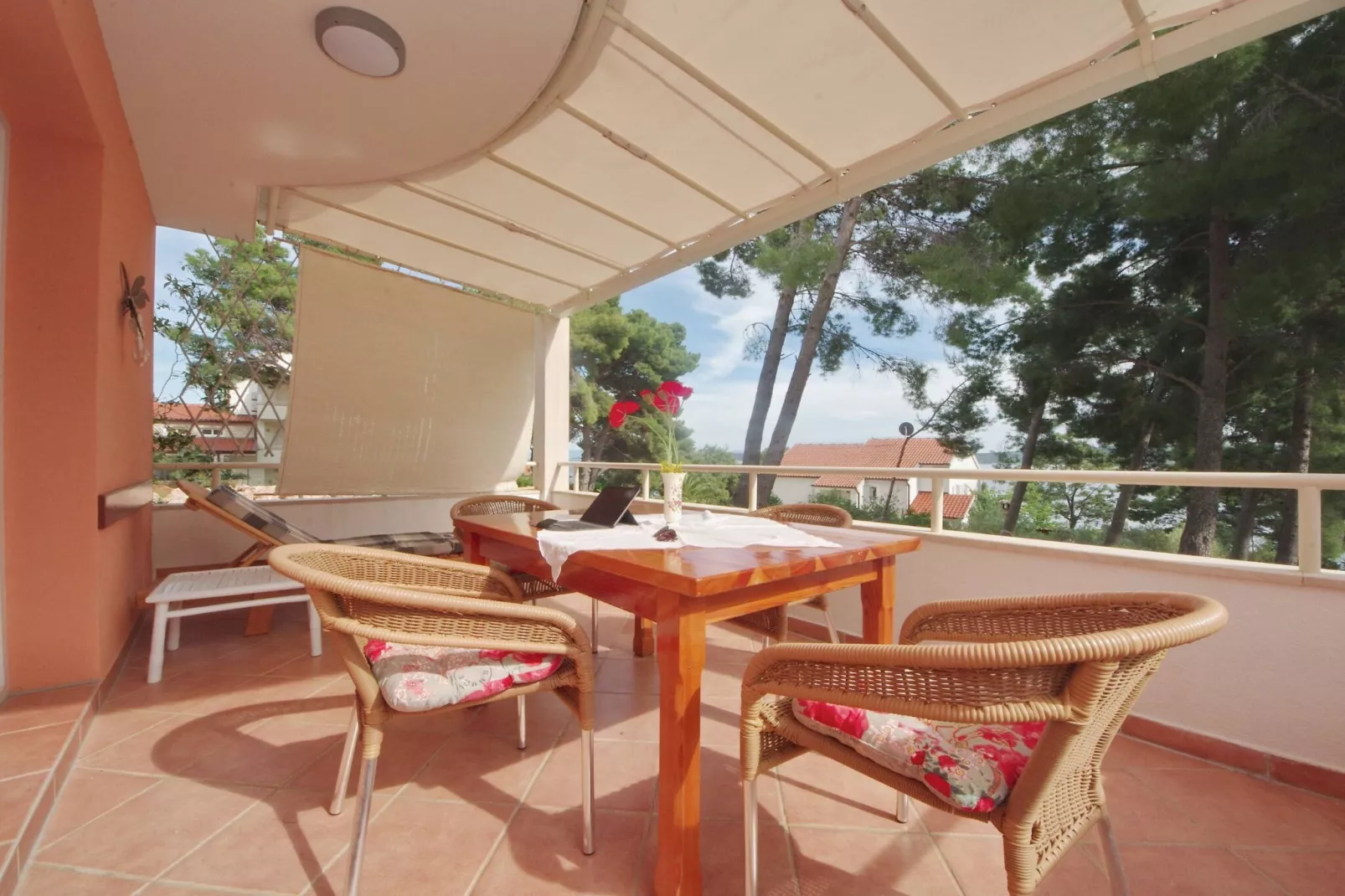 Seafront Apartments Deveron - One Bedroom Apartment  with Balcony and Sea View (Zavala)