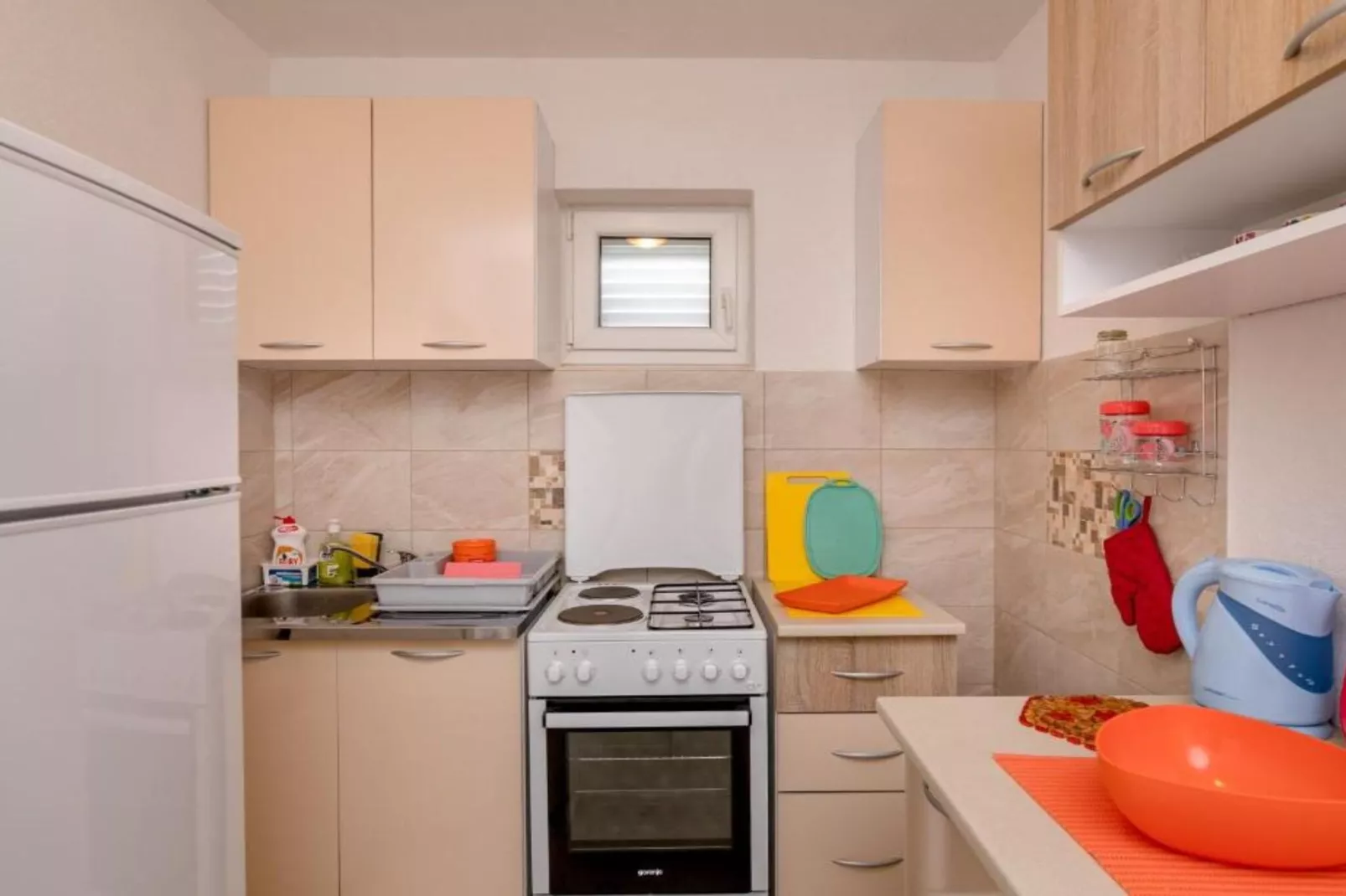 Tranquil Retreat with Private Pool in Lustica Bay - One Bedroom Apartment with Balcony and Sea View 2-Keuken