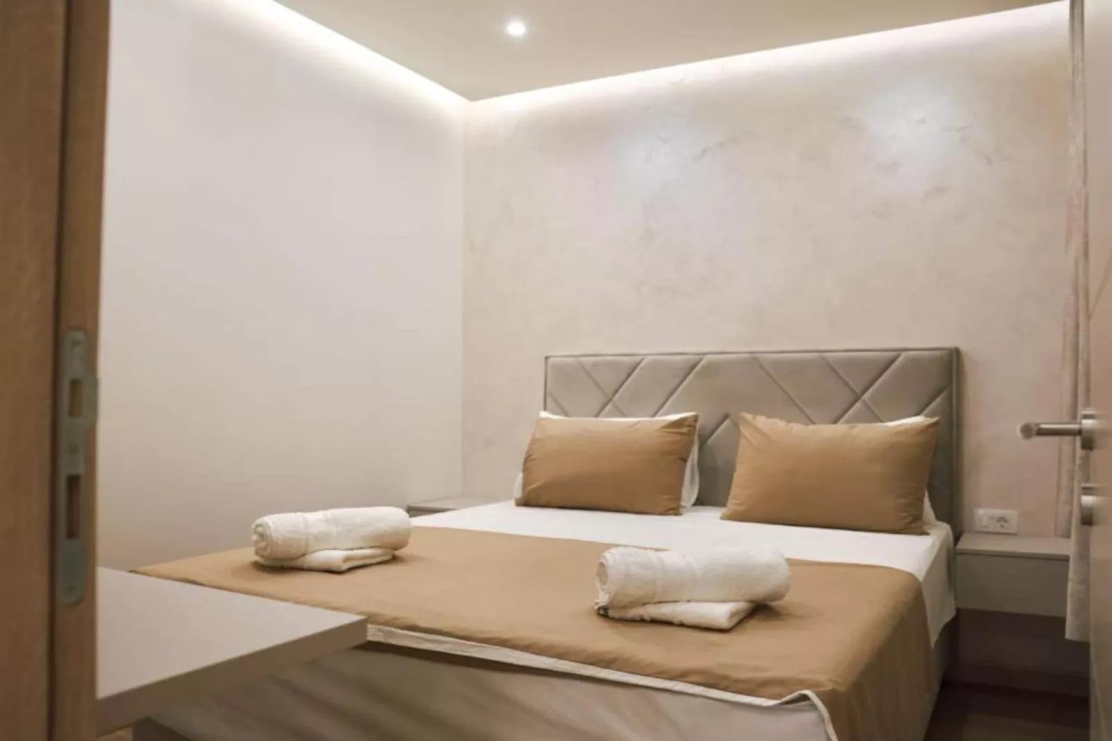 Stylish Apartment with Modern Elegance in Herceg Novi Area - Deluxe One Bedroom Apartment with Balcony-Slaapkamer