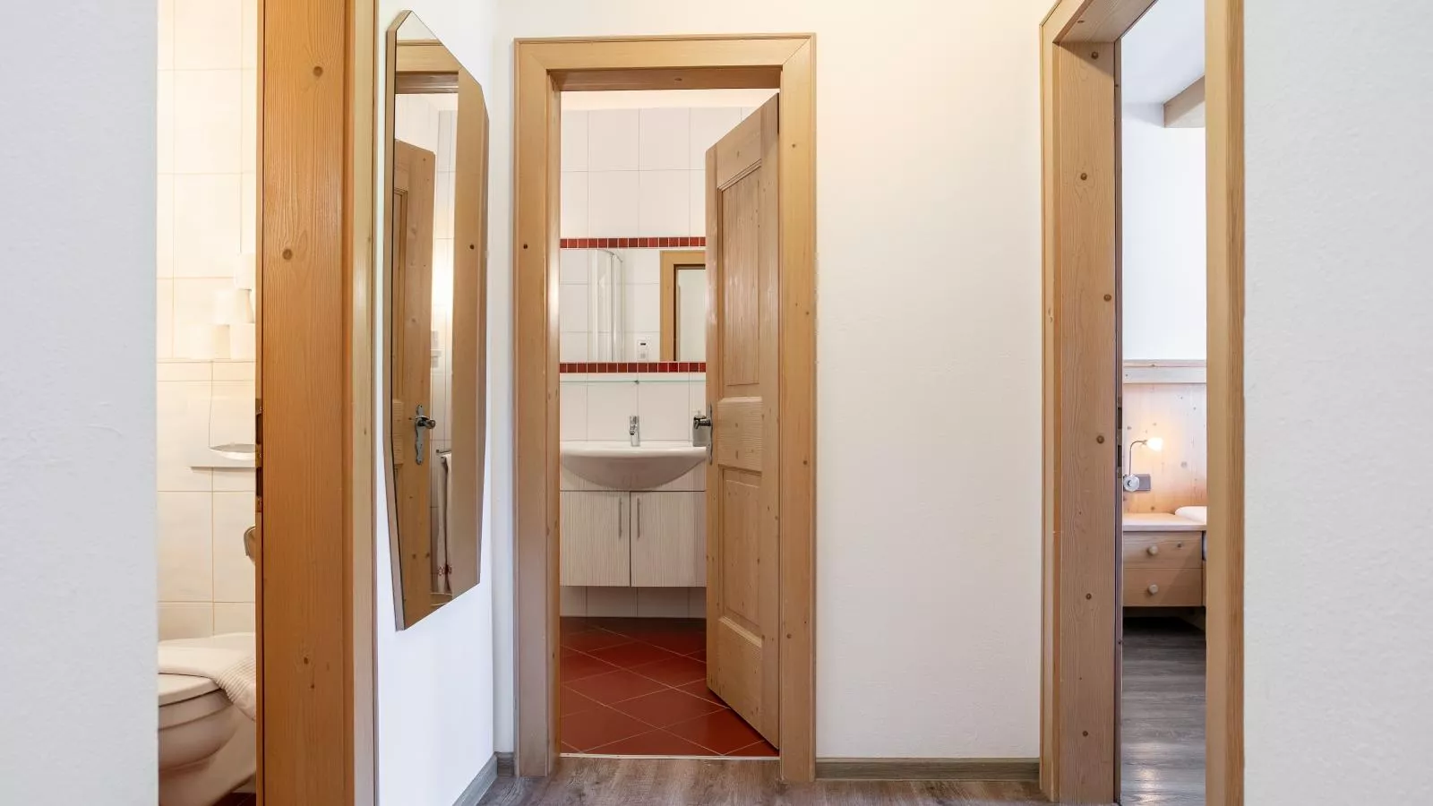 Landhaus Marchfeld Top 1  Top 2-Overloop