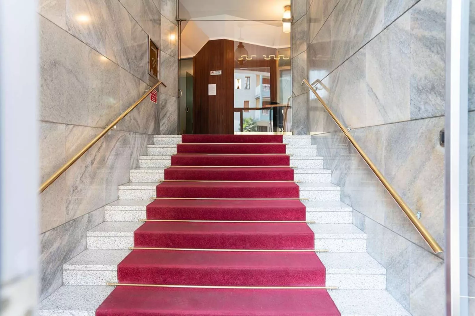 MI AMEDEO D'AOSTA-Overloop