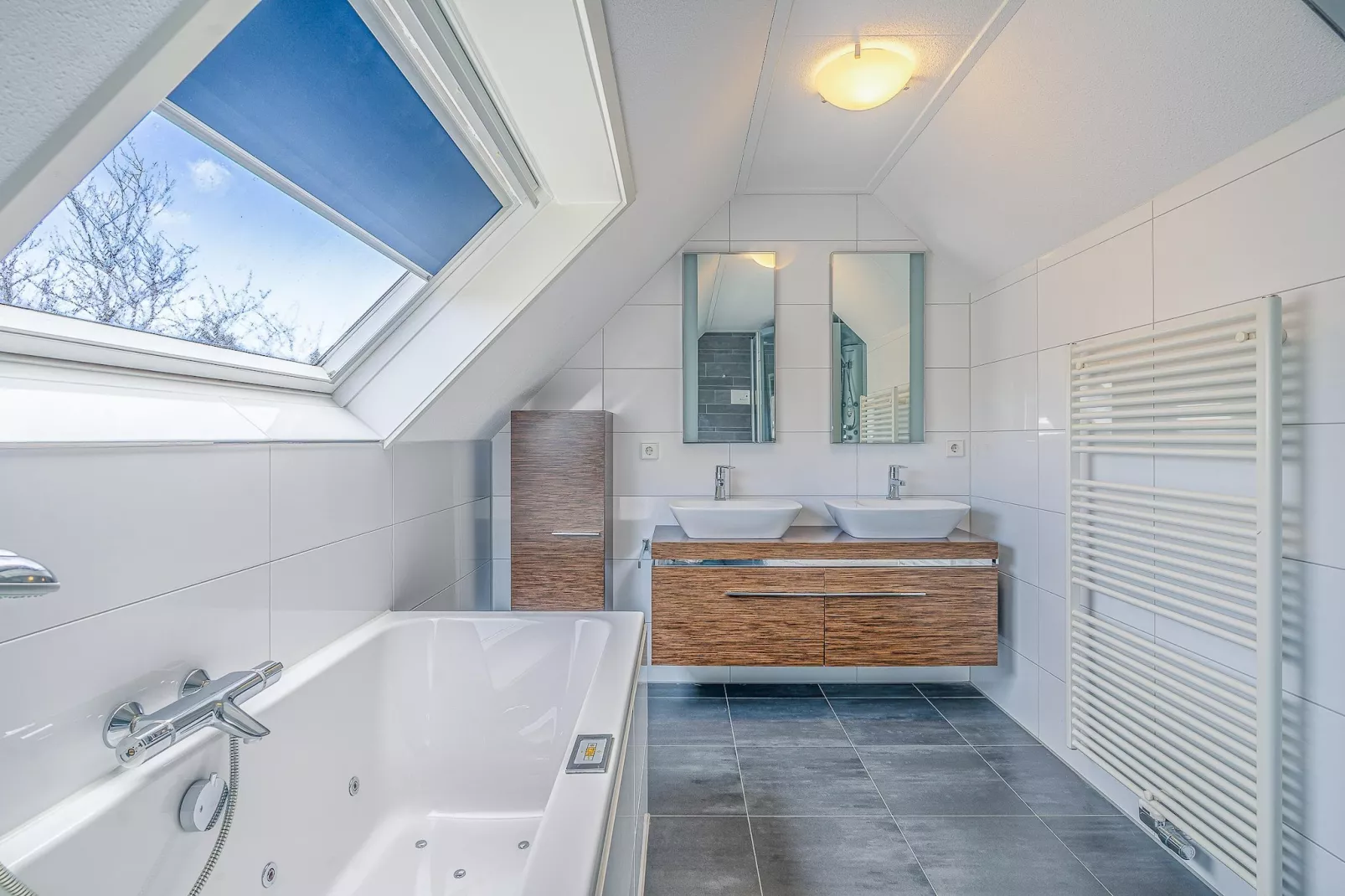 Kamperfoelie 55-Badkamer