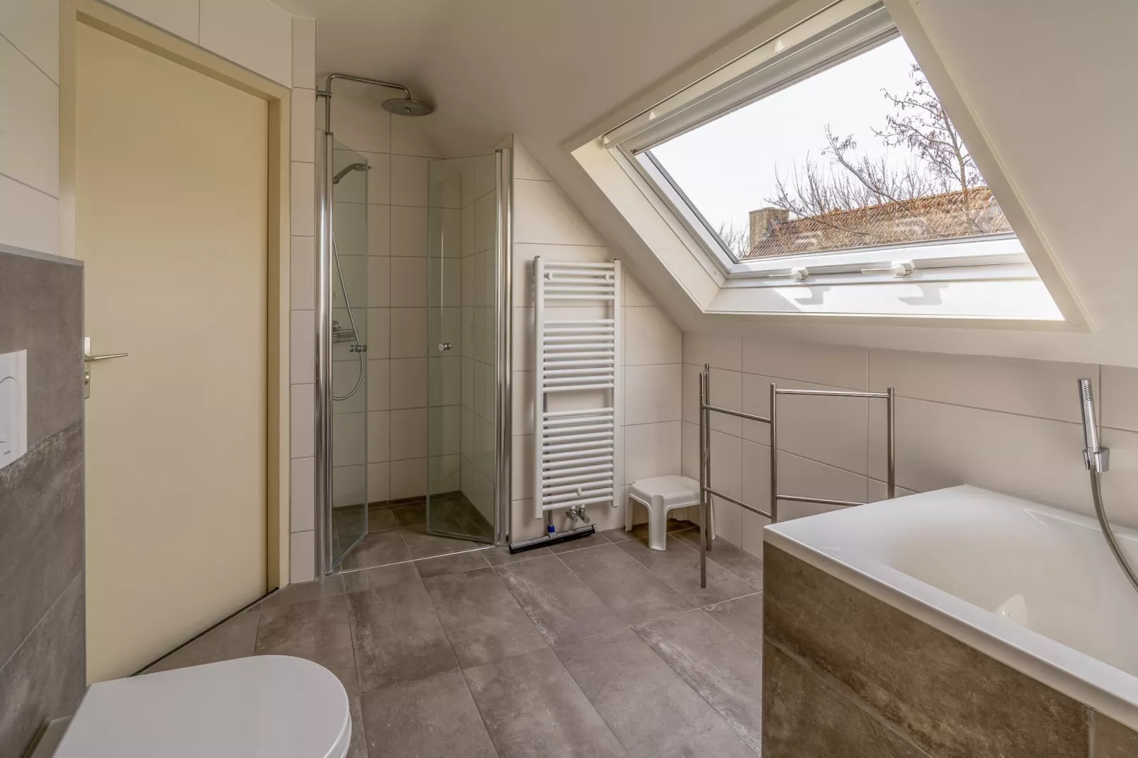 Kamperfoelie 65-Badkamer