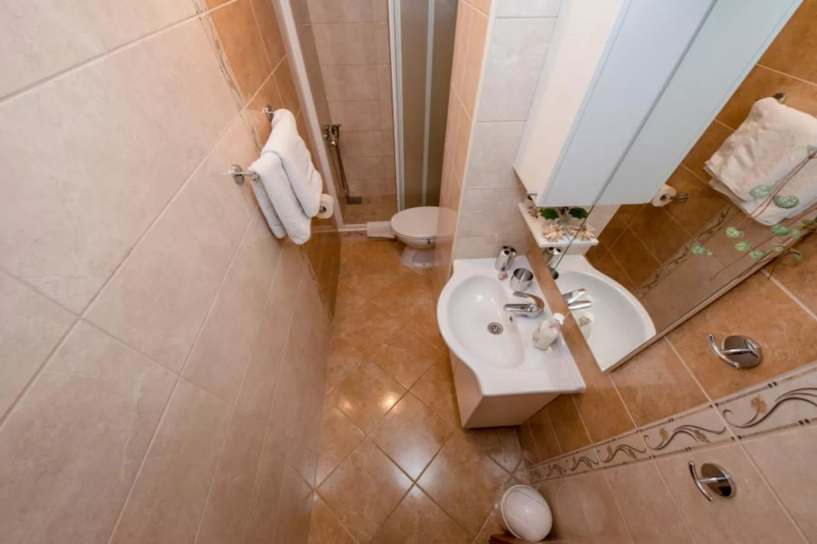 One Bedroom Apartment with Terrace 3-Badkamer