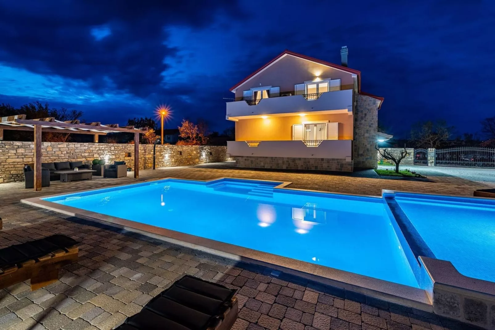 Luxury Villa Escape-Zwembad