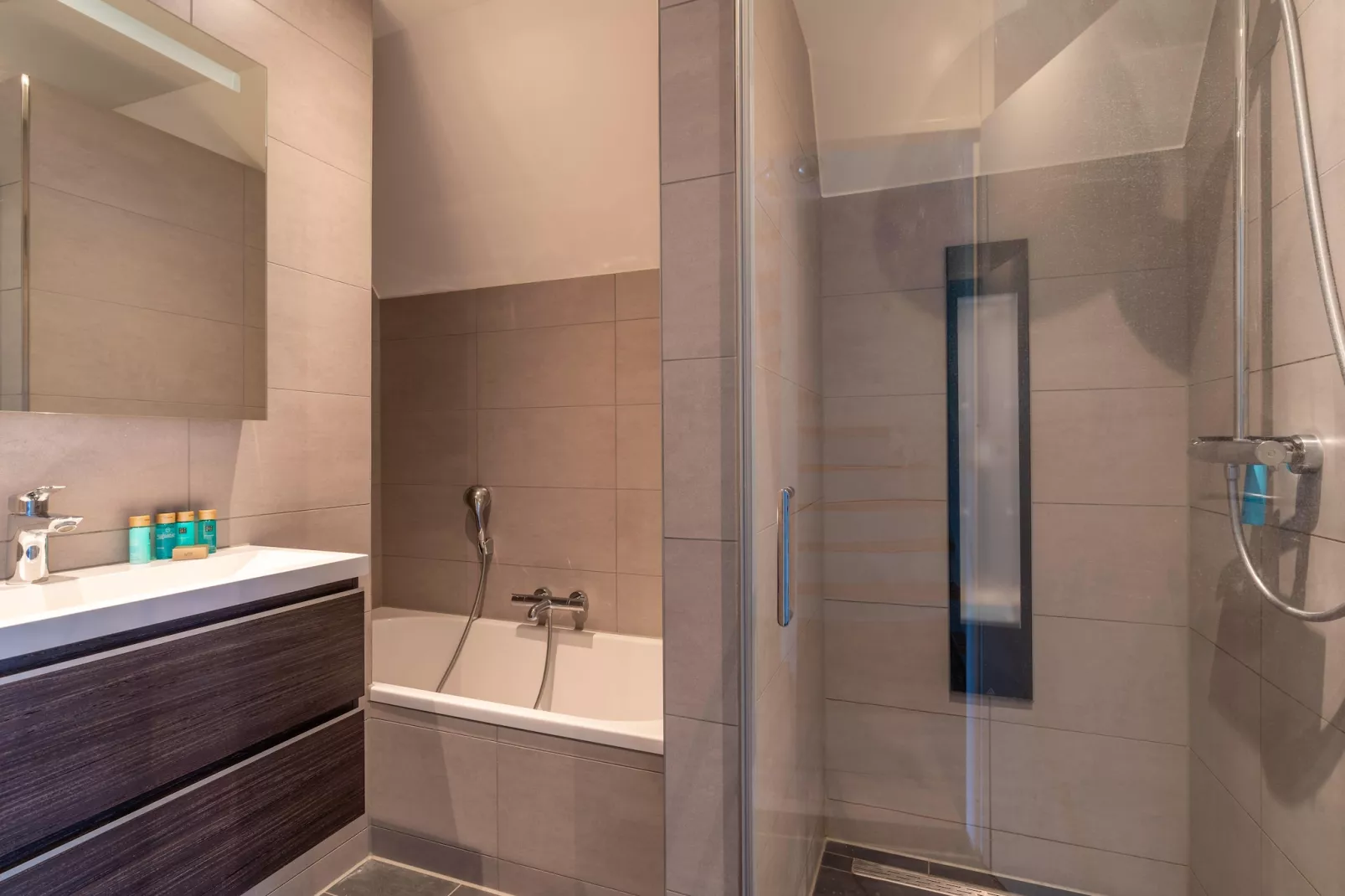 Nieuwlanderweg 77-Badkamer