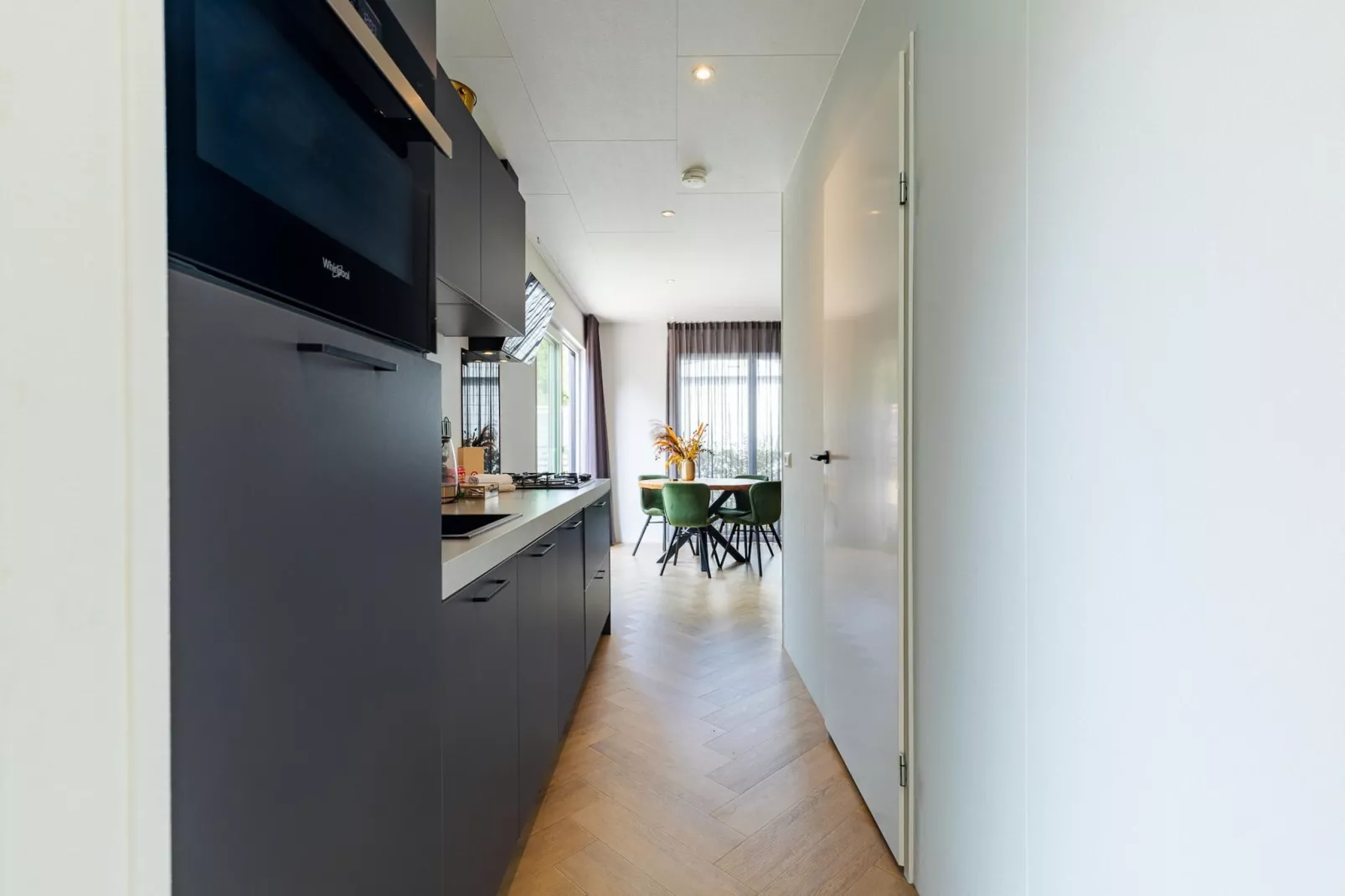 Chalet Julianahoeve | Beachhouse Renesse 2645-Keuken