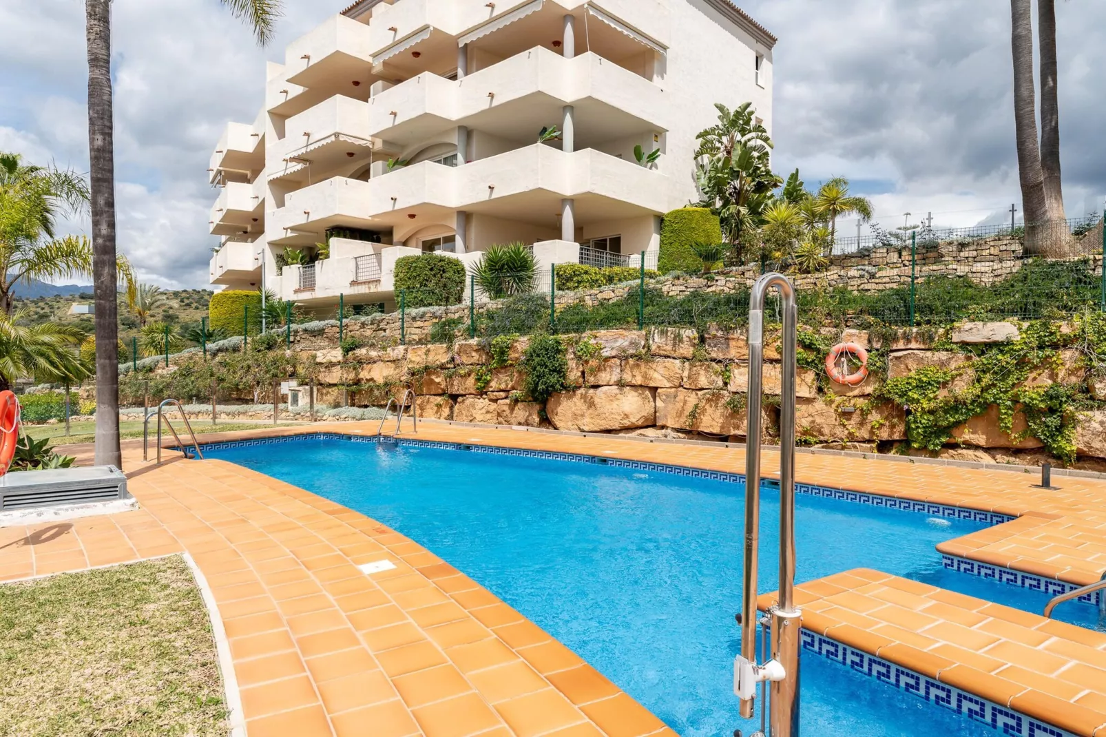CT 375 - Faro's Cozy Dream in Elviria - Marbella-Zwembad