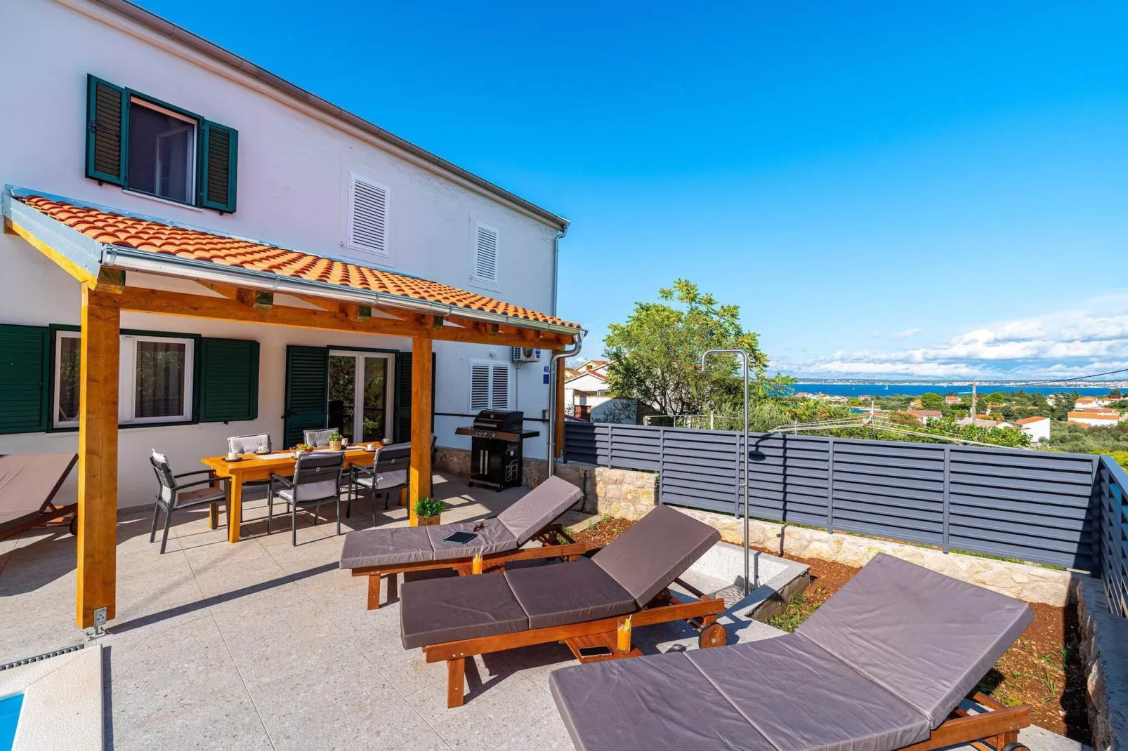 Sea view Villa Nana-Buitenkant zomer