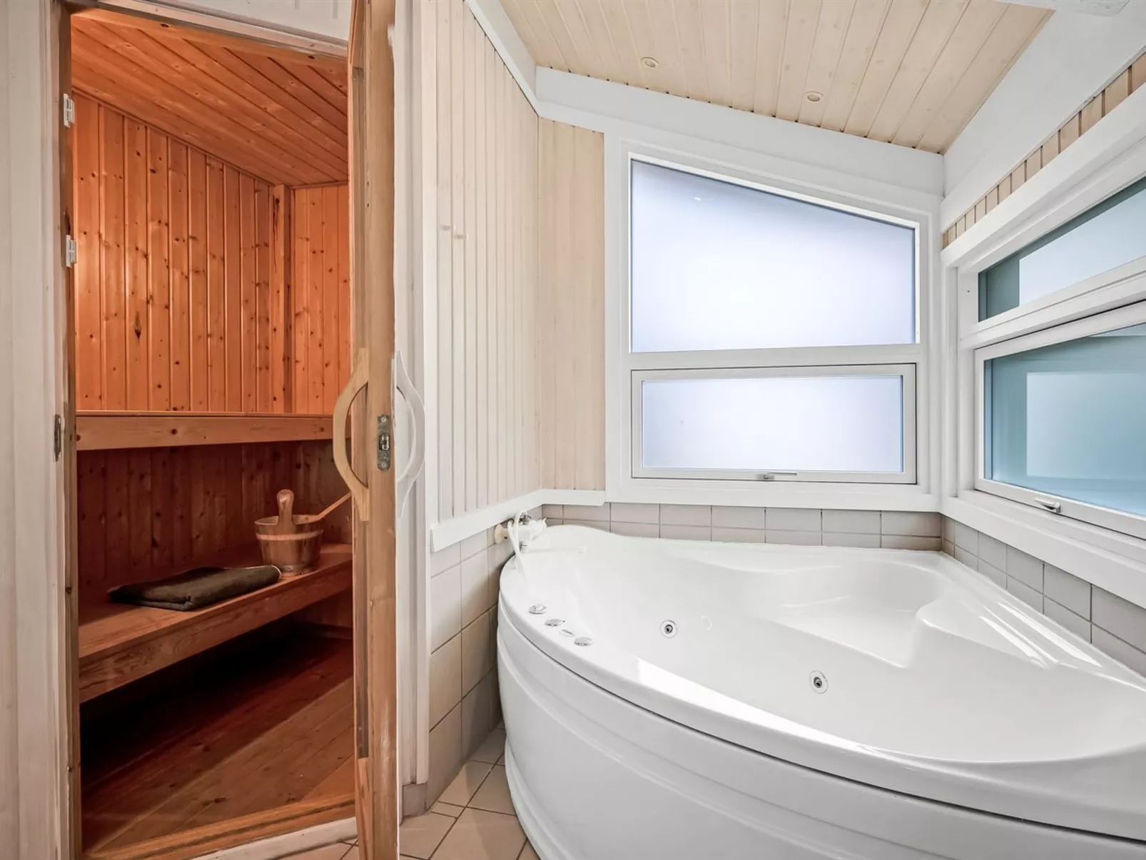 "Edvard" - 300m from the sea-Binnen