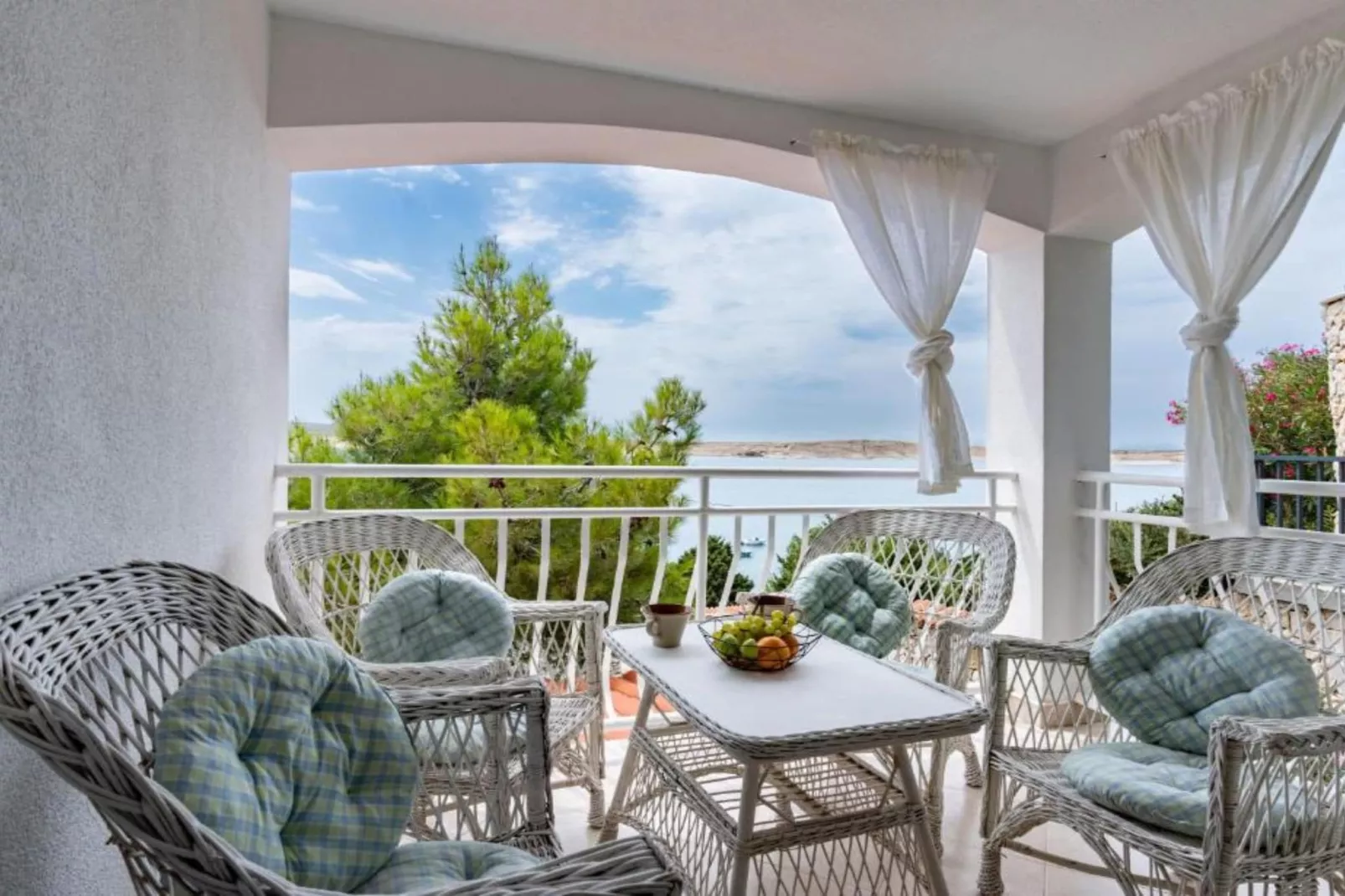 Apartment Green Garden View - One Bedroom Apartment With Terrace