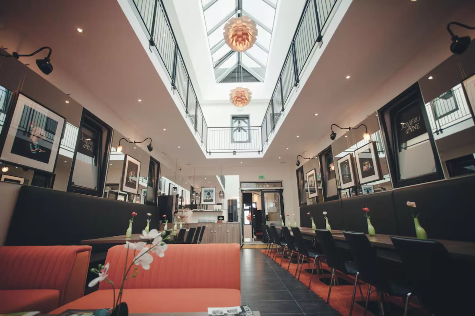 Jomfru Ane Standard Double-Hal-ontvangst