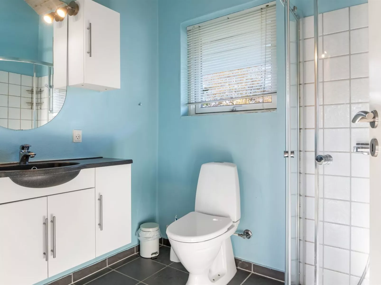 "Tjorven" - 400m from the sea-Binnen