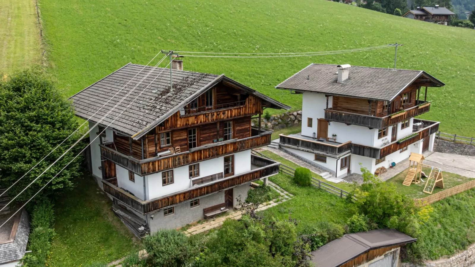 Tirola Hütte-Buitenkant zomer