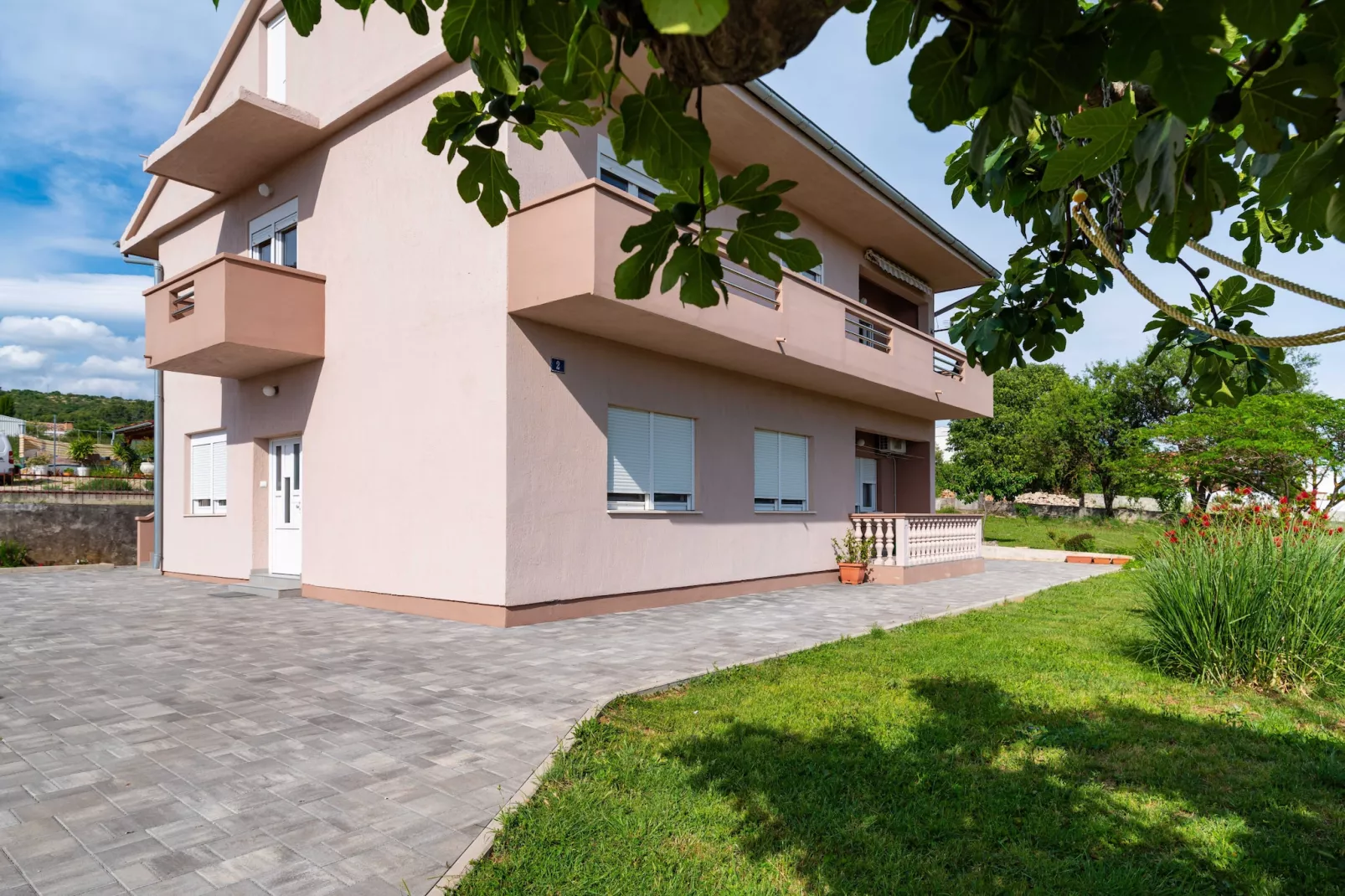 Sea view apartment Nika-Buitenkant zomer