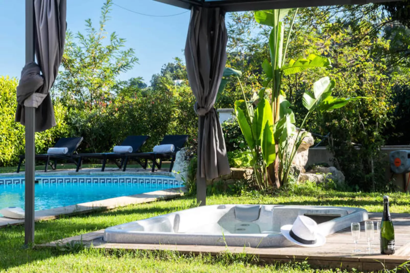 Résidence Villa 330m2, 6 Chambres, Piscine Chauff&eacute;e Jacuzzi - Niet-getagd