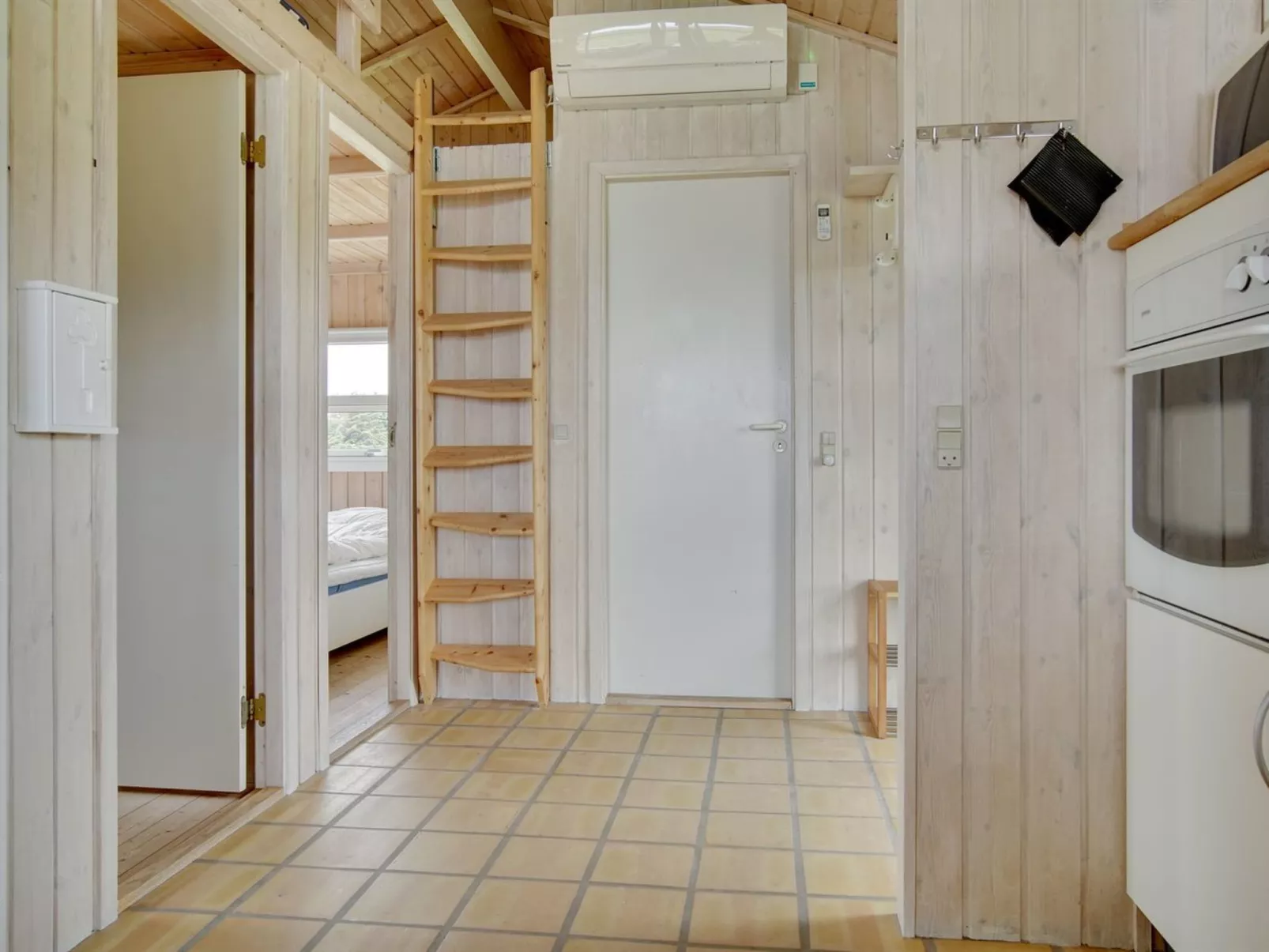 "Viktoria" - 400m from the sea-Binnen