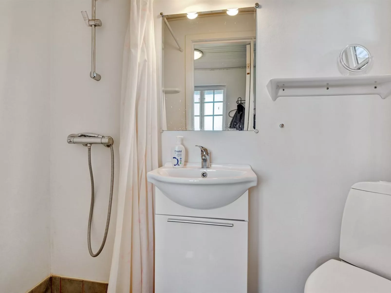 "Tordis" - 300m to the fjord-Binnen