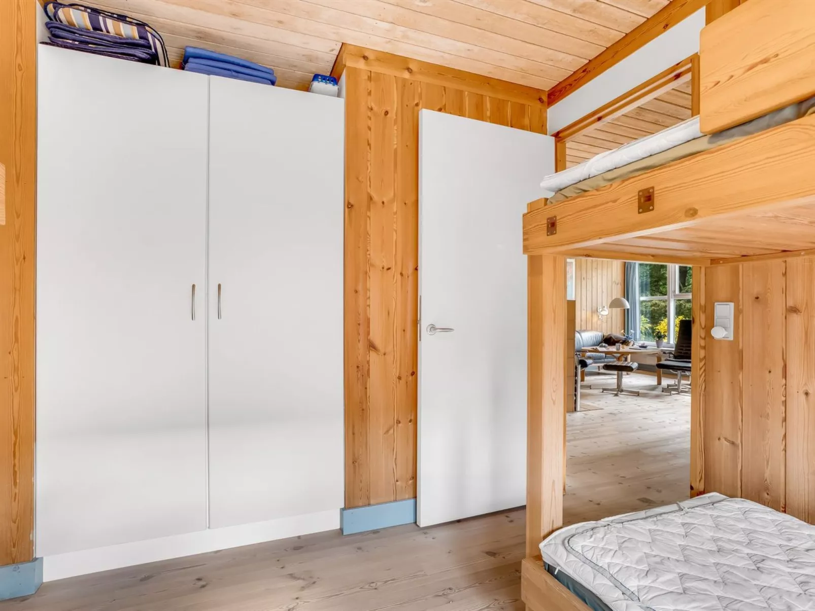 "Hira" - 300m from the sea-Binnen