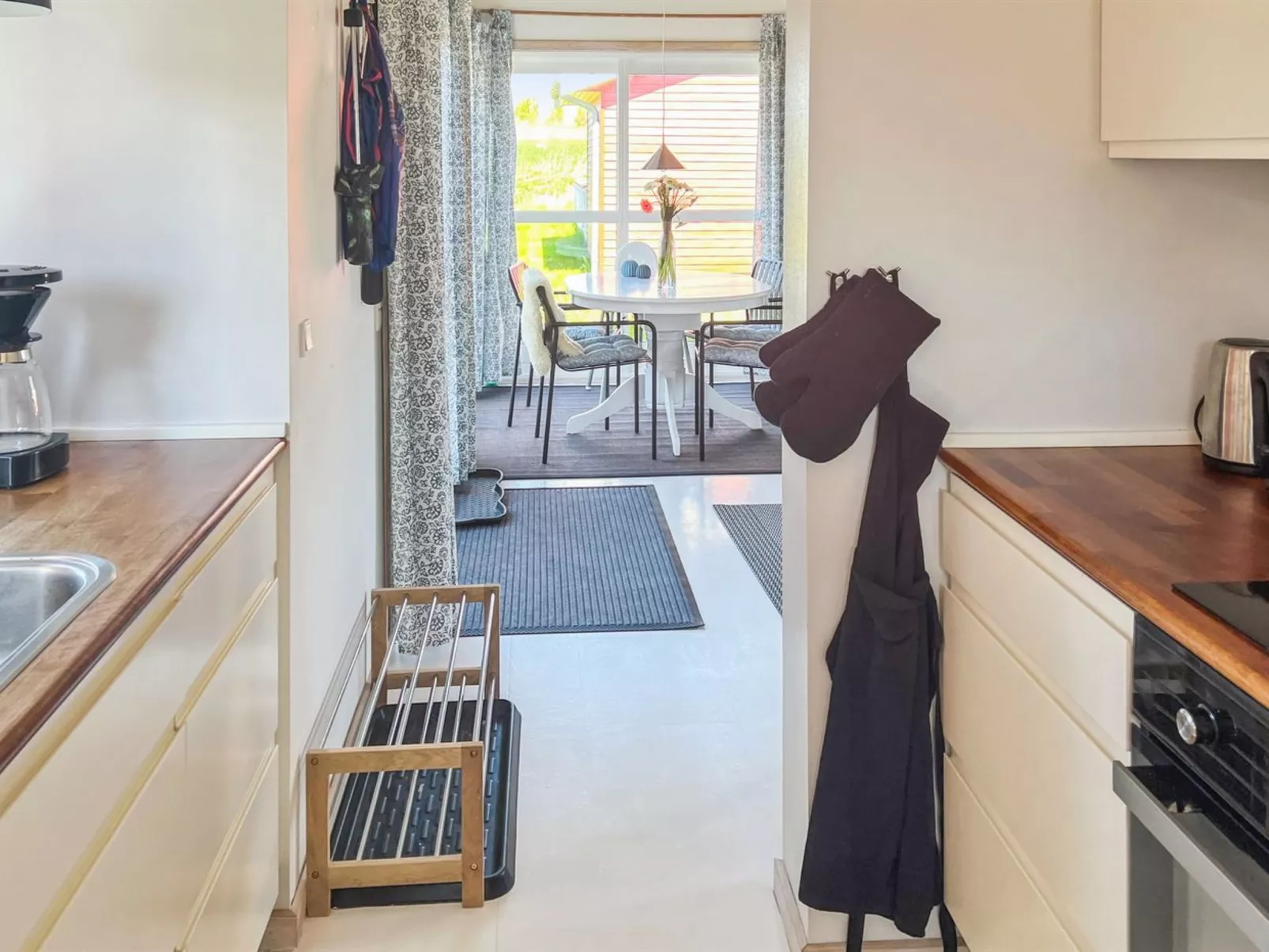 "Carlie" - 2.8km from the sea-Binnen