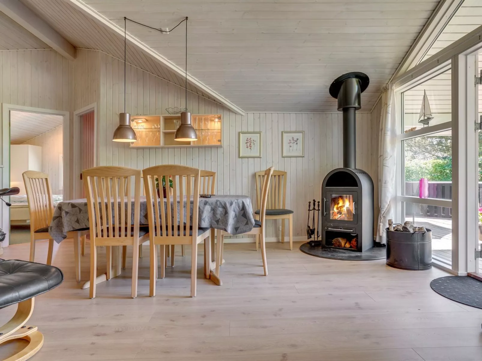 "Esaline" - 400m from the sea-Binnen