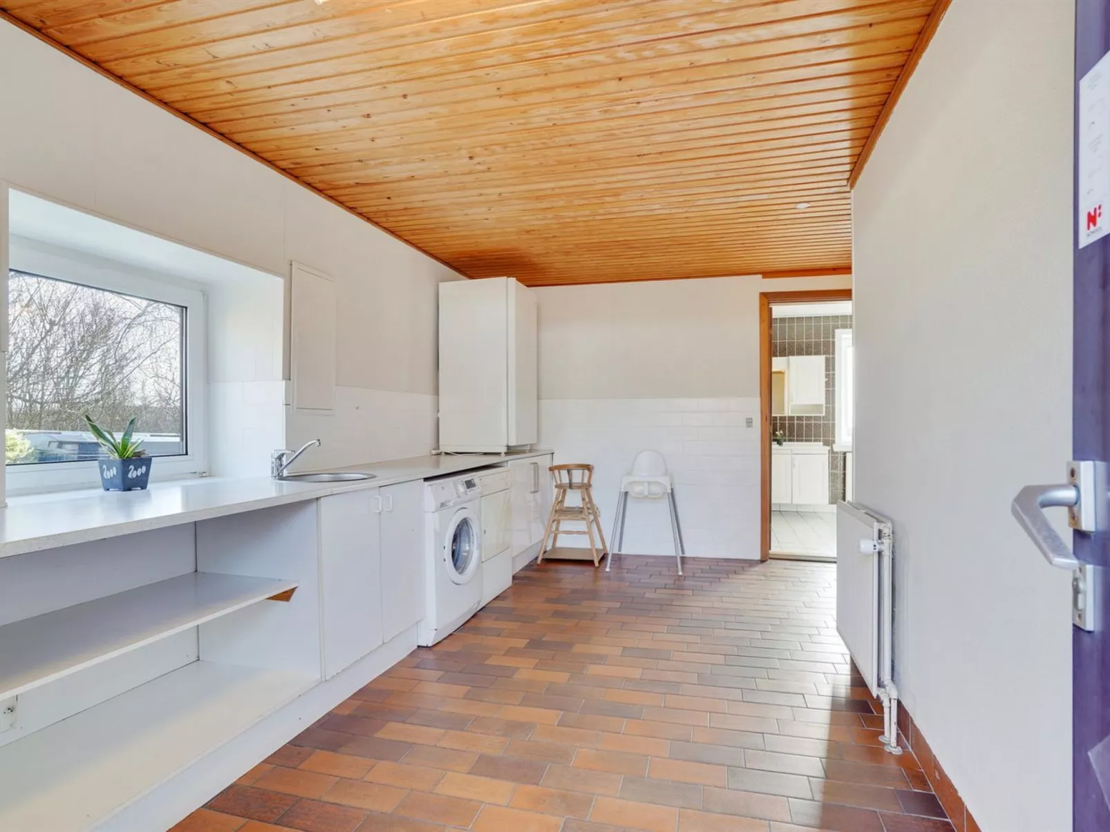 "Rahild" - 2km to the fjord-Binnen