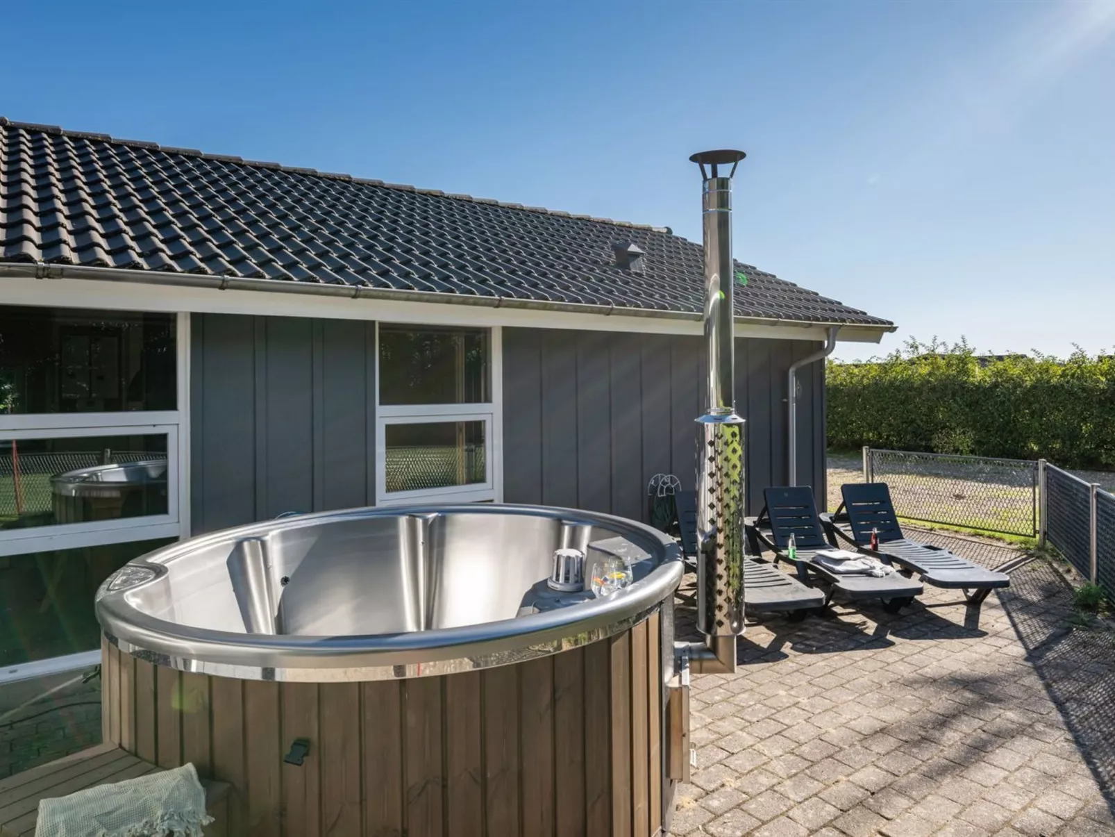 "Findus" - 1.2km to the fjord-Binnen