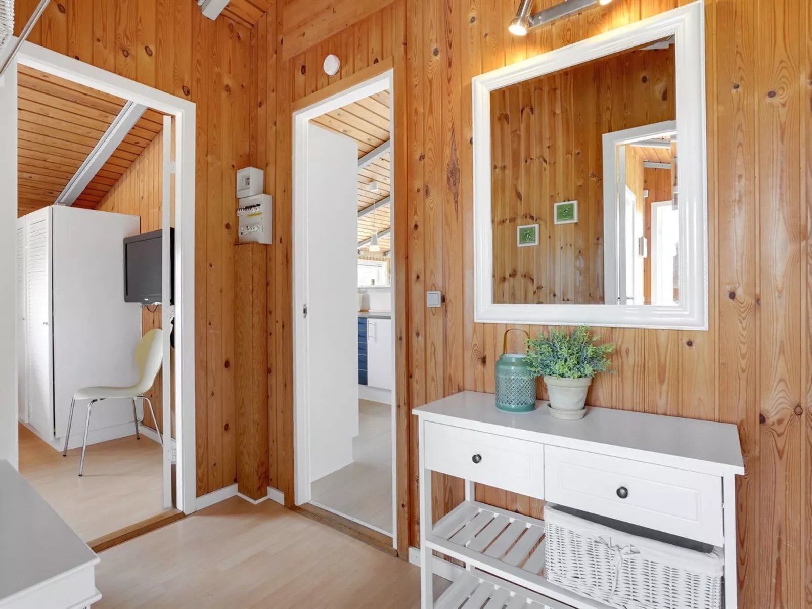 "Elgin" - 1.8km from the sea-Binnen