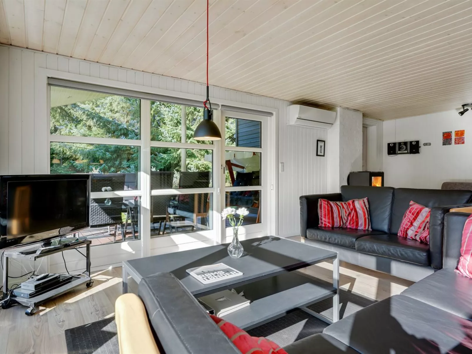 "Dorete" - 2.2km from the sea-Binnen