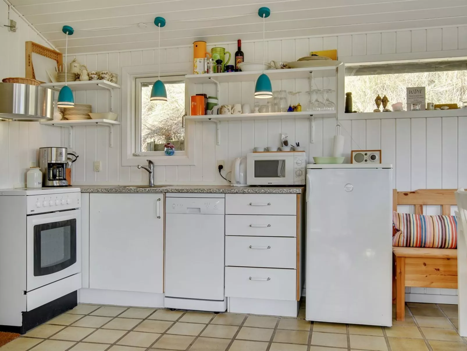 "Abbie" - 10m from the sea-Binnen