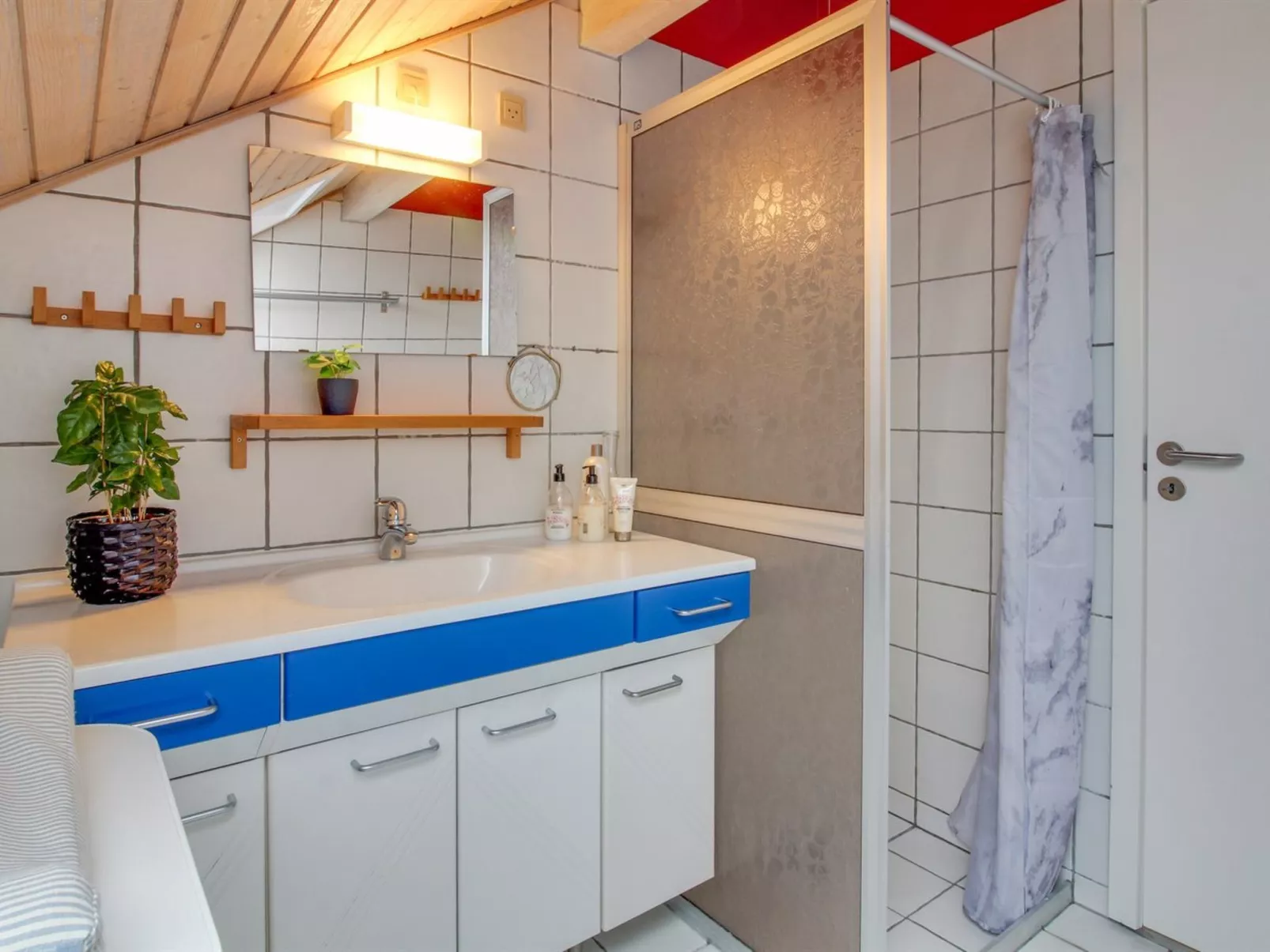 "Adils" - 2.5km from the sea - Binnen