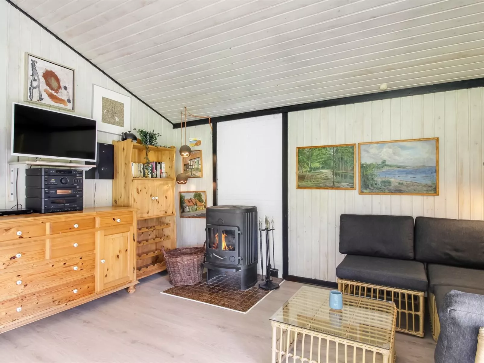 "Biergh" - 600m from the sea-Binnen