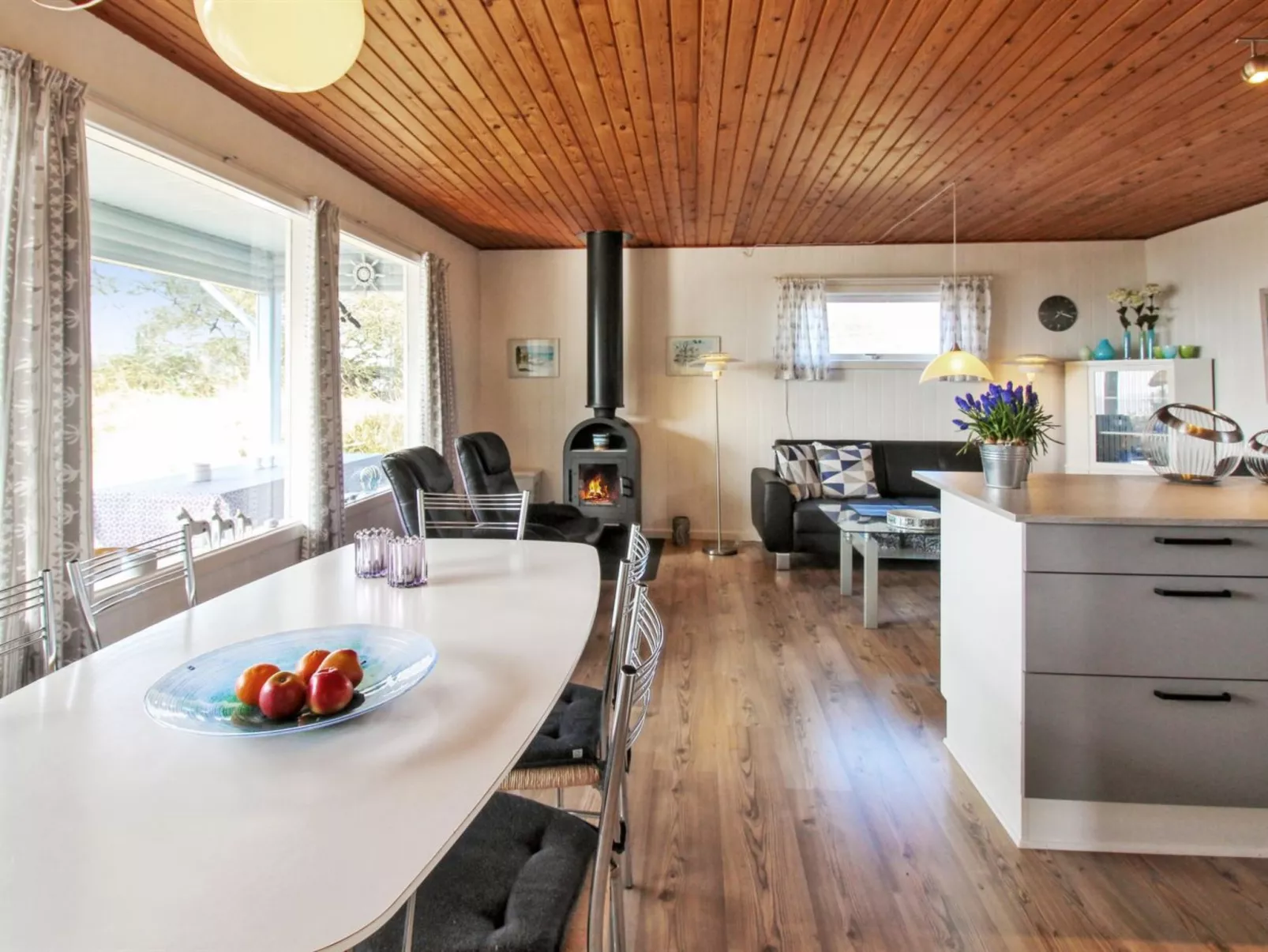 "Bondi" - 150m from the sea-Binnen